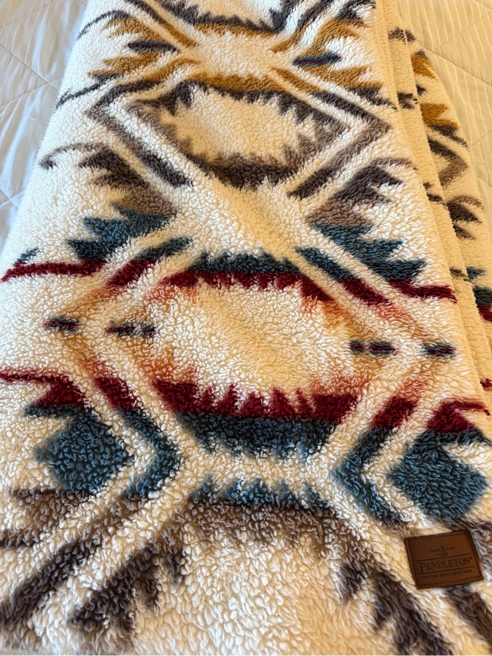 Pendleton Fleece Blanket - King - Picture 4 of 6